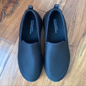 Sketchers Goga Max black go walk sketchers size 8
